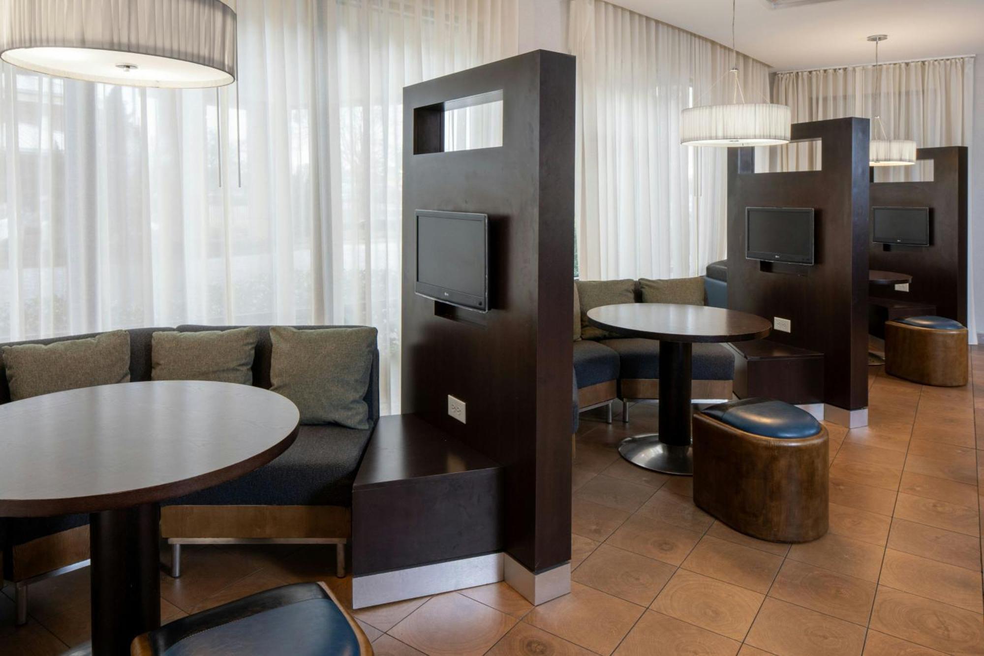 Courtyard By Marriott Jackson Airport/Pearl Hotell Eksteriør bilde